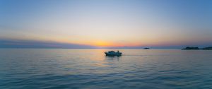 Preview wallpaper boat, horizon, sunset, waves