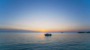 Preview wallpaper boat, horizon, sunset, waves
