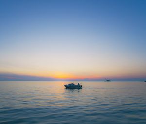 Preview wallpaper boat, horizon, sunset, waves