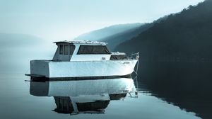 Preview wallpaper boat, lake, fog, water, reflection