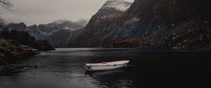 Preview wallpaper boat, lake, mountains, fog