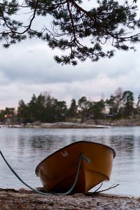 Preview wallpaper boat, lake, rope, blur