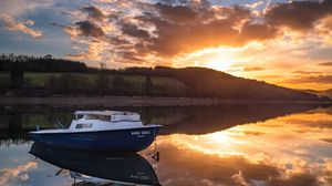 Preview wallpaper boat, lake, sunset, reflection, water