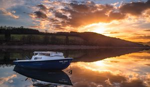 Preview wallpaper boat, lake, sunset, reflection, water
