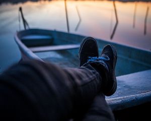 Preview wallpaper boat, legs, rest, lake, dusk