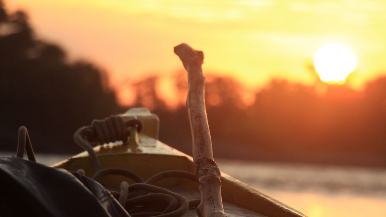 Wallpaper boat, log, sunset, blur