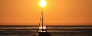 Preview wallpaper boat, mast, sea, horizon, sun, dark