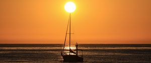 Preview wallpaper boat, mast, sea, horizon, sun, dark