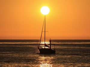 Preview wallpaper boat, mast, sea, horizon, sun, dark