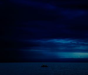 Preview wallpaper boat, night, horizon, dark