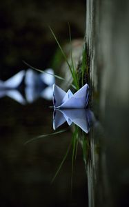 Preview wallpaper boat, origami, paper, water