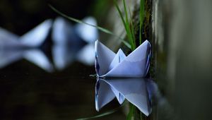 Preview wallpaper boat, origami, paper, water