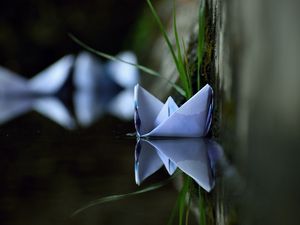 Preview wallpaper boat, origami, paper, water