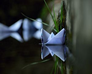 Preview wallpaper boat, origami, paper, water