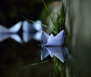 Preview wallpaper boat, origami, paper, water