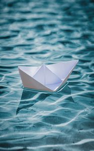 Preview wallpaper boat, origami, paper, water, ripples