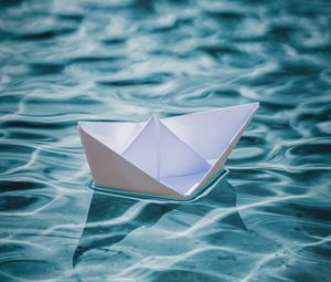 Preview wallpaper boat, origami, paper, water, ripples