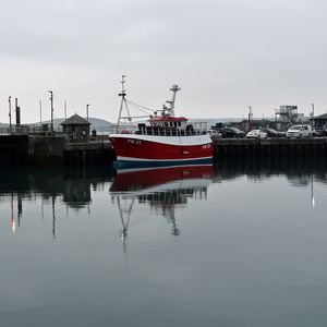Preview wallpaper boat, pier, water, reflection