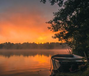 Preview wallpaper boat, river, fog, sunrise