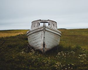 Preview wallpaper boat, ruins, old, grass, wooden