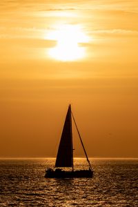 Preview wallpaper boat, sail, silhouette, sea, skyline, twilight