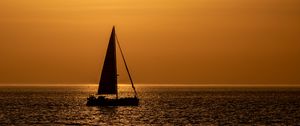 Preview wallpaper boat, sail, silhouette, sea, skyline, twilight