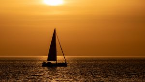 Preview wallpaper boat, sail, silhouette, sea, skyline, twilight