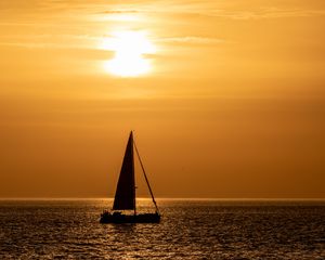 Preview wallpaper boat, sail, silhouette, sea, skyline, twilight