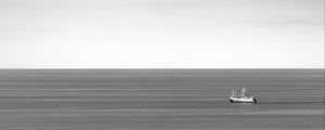 Preview wallpaper boat, sea, bw, horizon, minimalism