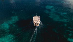 Preview wallpaper boat, sea, coast, island, landscape