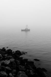 Preview wallpaper boat, sea, coast, fog, black and white