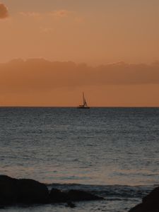 Preview wallpaper boat, sea, dusk, water, horizon