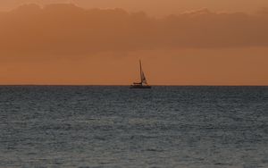 Preview wallpaper boat, sea, dusk, water, horizon