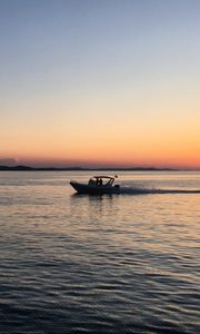 Preview wallpaper boat, sea, horizon, evening