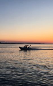 Preview wallpaper boat, sea, horizon, evening