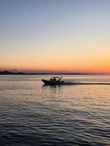 Preview wallpaper boat, sea, horizon, evening