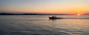 Preview wallpaper boat, sea, horizon, evening