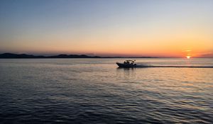 Preview wallpaper boat, sea, horizon, evening