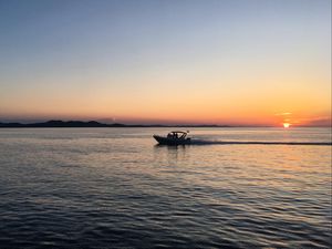 Preview wallpaper boat, sea, horizon, evening