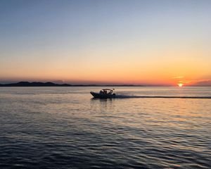 Preview wallpaper boat, sea, horizon, evening