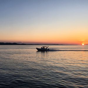 Preview wallpaper boat, sea, horizon, evening