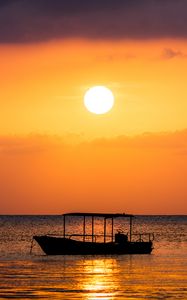 Preview wallpaper boat, sea, sunset, sun, water, dusk