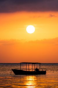 Preview wallpaper boat, sea, sunset, sun, water, dusk