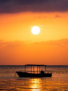 Preview wallpaper boat, sea, sunset, sun, water, dusk