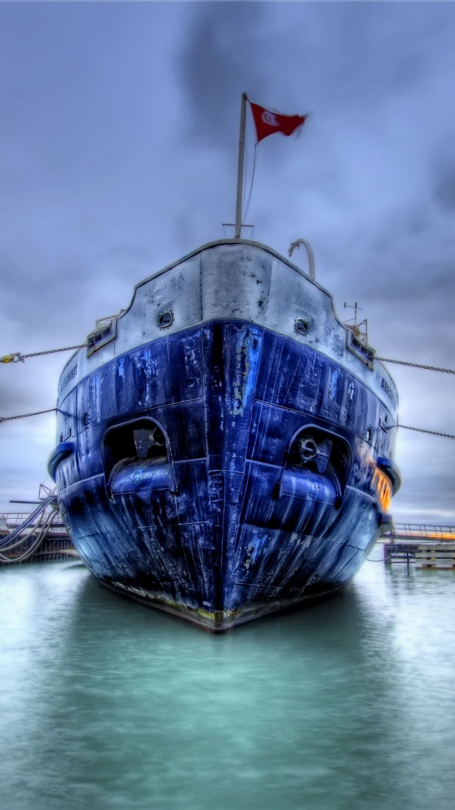 Download wallpaper 938x1668 boat, ship, dock, sea, flag, hdr iphone 8/7