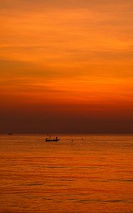 Preview wallpaper boat, silhouette, sea, evening, horizon