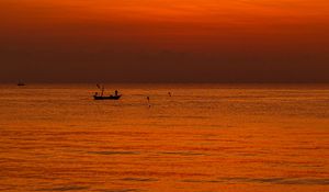 Preview wallpaper boat, silhouette, sea, evening, horizon