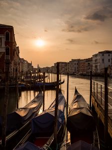 Preview wallpaper boat, sun, canal, buildings