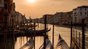 Preview wallpaper boat, sun, canal, buildings