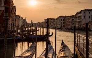 Preview wallpaper boat, sun, canal, buildings